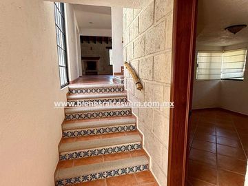 CASA EN VENTA EN BERNAL EN EL FRACC. JARDINES DE LA PEÑA. Rouz