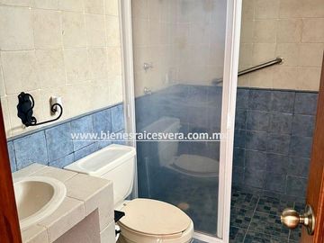 CASA EN VENTA EN BERNAL EN EL FRACC. JARDINES DE LA PEÑA. Rouz