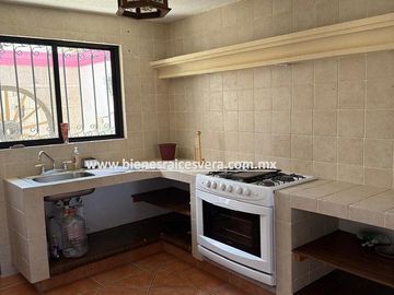 CASA EN VENTA EN BERNAL EN EL FRACC. JARDINES DE LA PEÑA. Rouz