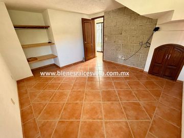 CASA EN VENTA EN BERNAL EN EL FRACC. JARDINES DE LA PEÑA. Rouz