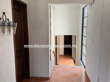 CASA EN VENTA EN BERNAL EN EL FRACC. JARDINES DE LA PEÑA. Rouz