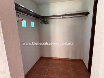 CASA EN VENTA EN BERNAL EN EL FRACC. JARDINES DE LA PEÑA. Rouz