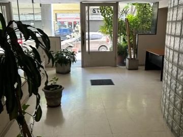 2 amb. c/balcón, piso alto, excelente ubicación