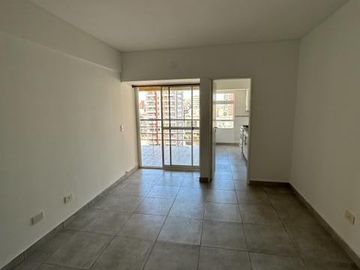 2 amb. c/balcón, piso alto, excelente ubicación