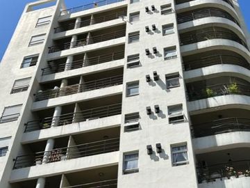 2 amb. c/balcón, piso alto, excelente ubicación