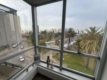 Departamento en venta de un dormitorio frente a la plaza