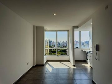 Departamento en venta de un dormitorio frente a la plaza