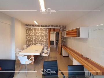 Oficina IMPECABLE con muebles lista para empezar a trabajar  - Recoleta