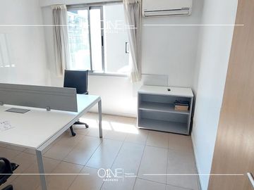 Oficina IMPECABLE con muebles lista para empezar a trabajar  - Recoleta