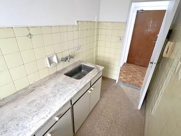 Muy buen depto./Oficina de dos ambientes  - Apto Profesional - 39m2