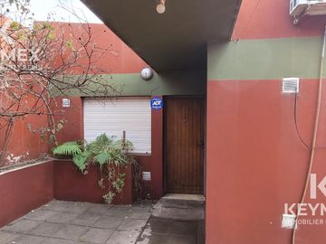 Casa con consultorio o dependencia en venta, Berisso