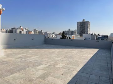 Amplio Monoambiente con TERRAZA Propia!!!