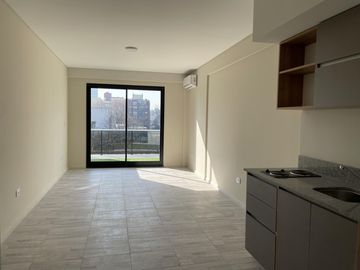 Amplio Monoambiente con TERRAZA Propia!!!
