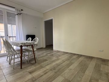 Departamento 2 ambientes reciclado a 1 cuadra del mar