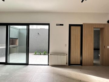 Venta |  Casa de pasillo 2 dormitorios con patio y terraza | Balcarce 100 - Rosario Pichincha