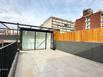 Venta |  Casa de pasillo 2 dormitorios con patio y terraza | Balcarce 100 - Rosario Pichincha