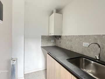 Venta |  Casa de pasillo 2 dormitorios con patio y terraza | Balcarce 100 - Rosario Pichincha