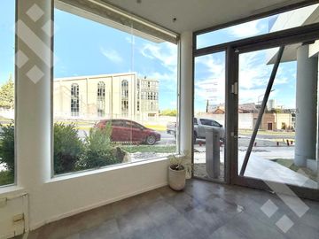 En venta | Local comercial con cochera | Neuquén capital