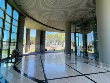 Alquiler Oficina  Panamericana Plaza - Espectacular Planta de 430Mts2. - Saavedra