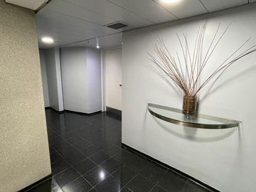 Alquiler Oficina  Panamericana Plaza - Espectacular Planta de 430Mts2. - Saavedra