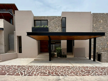 SE RENTA CASA EN ALTOZANO QRO CON HAB. EN PB MODELO FOG 73