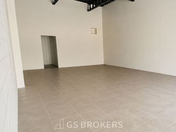 Locales Comerciales 32,33 y 48 en venta Plaza Silver Center | Technology Park