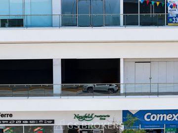 Locales Comerciales 32,33 y 48 en venta Plaza Silver Center | Technology Park
