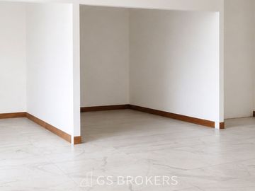 Local Comercial 36 en Venta | Silver Center -Technology Park