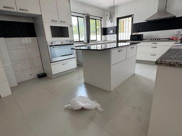 SE RENTA PRECIOSA CASA EN LOMAS DE CHAPULTEPEC!!
