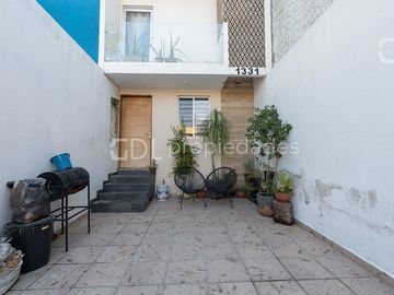 ZALATE CASA A UNAS CUADRAS DE MALECÓN EN VENTA