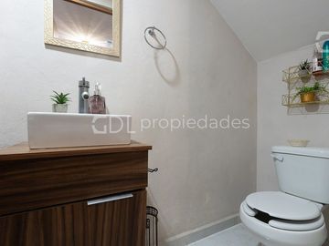 ZALATE CASA A UNAS CUADRAS DE MALECÓN EN VENTA