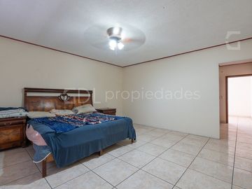 VENTURA ANAYA CASA MUY AMPLIA EN VENTA