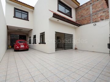 VENTURA ANAYA CASA MUY AMPLIA EN VENTA