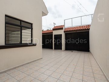 VENTURA ANAYA CASA MUY AMPLIA EN VENTA