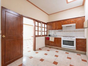 VENTURA ANAYA CASA MUY AMPLIA EN VENTA