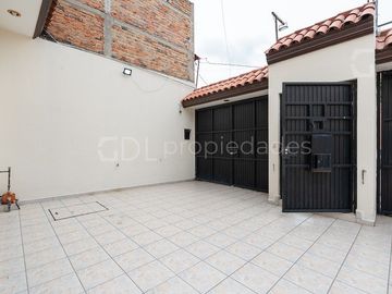 VENTURA ANAYA CASA MUY AMPLIA EN VENTA