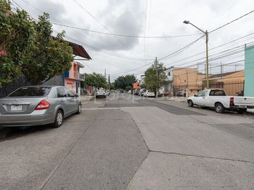 VENTURA ANAYA CASA MUY AMPLIA EN VENTA