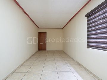 VENTURA ANAYA CASA MUY AMPLIA EN VENTA