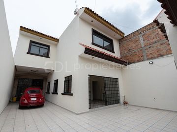 VENTURA ANAYA CASA MUY AMPLIA EN VENTA