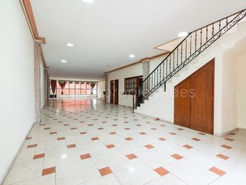 VENTURA ANAYA CASA MUY AMPLIA EN VENTA
