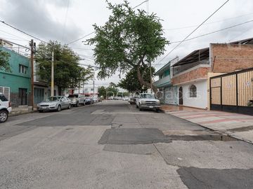 VENTURA ANAYA CASA MUY AMPLIA EN VENTA