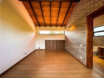 VENTA CASA INDEPENDIENTE EN LLANOGRANDE - CLUB CAMPESTRE