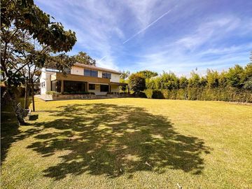 VENTA CASA INDEPENDIENTE EN LLANOGRANDE - CLUB CAMPESTRE
