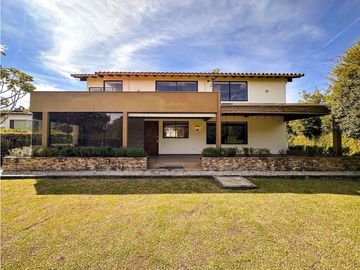 VENTA CASA INDEPENDIENTE EN LLANOGRANDE - CLUB CAMPESTRE
