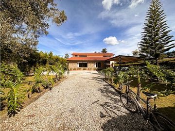 VENTA CASA INDEPENDIENTE EN LLANOGRANDE - CLUB CAMPESTRE