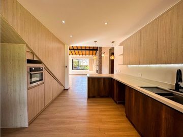 VENTA CASA INDEPENDIENTE EN LLANOGRANDE - CLUB CAMPESTRE