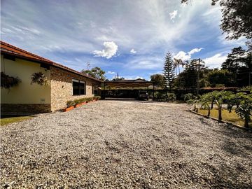 VENTA CASA INDEPENDIENTE EN LLANOGRANDE - CLUB CAMPESTRE