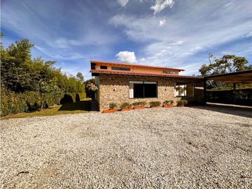 VENTA CASA INDEPENDIENTE EN LLANOGRANDE - CLUB CAMPESTRE