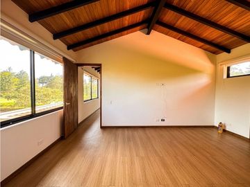 VENTA CASA INDEPENDIENTE EN LLANOGRANDE - CLUB CAMPESTRE