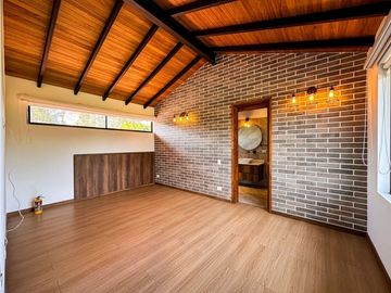 VENTA CASA INDEPENDIENTE EN LLANOGRANDE - CLUB CAMPESTRE